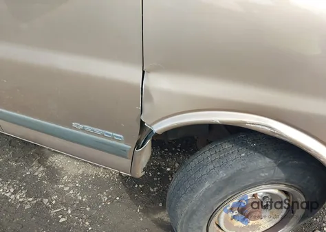 2001 Chevrolet Express G2500 from USA, damaged, VIN 1GNGG25R611174574